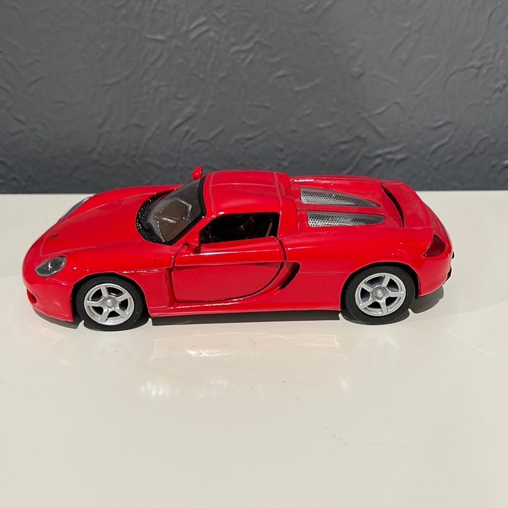 Porsche Carrera GT model car. Red.